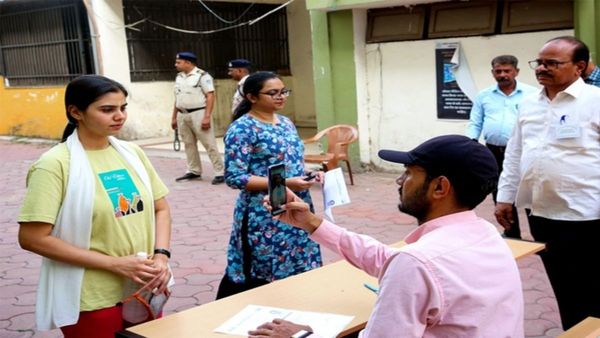 పేపర్ లీకుల వేళ UPSC సంచలన నిర్ణయం.. అభ్యర్థులకు ఫేస్ అథెంటికేషన్ తప్పనిసరి.. 