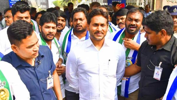  'కాపు' కాస్తున్న వైసీపీ, కీలక మలుపు- గోదావరి గట్టున బిగ్ ప్లాన్..!!