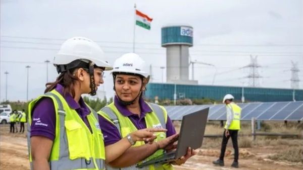 హరిత విద్యుత్ విప్లవం: 20 GW మైలురాయిని దాటి చరిత్ర సృష్టించిన అదానీ గ్రీన్ ఎనర్జీ!