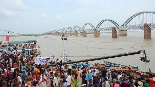గోదావరి పుష్కరాల వేళ ప్రభుత్వం కీలక నిర్ణయం - భక్తుల కోసం కొత్తగా..!!