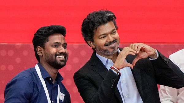 సీఎం విజయ్ గ్రేట్ ఇనిషియేటివ్- అపోలో రూ. కోటితో బోణీ
