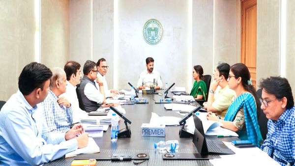 ఉద్యోగుల వేతనాల పై రేవంత్ కీలక నిర్ణయం, తాజా ఆదేశాలు..!!