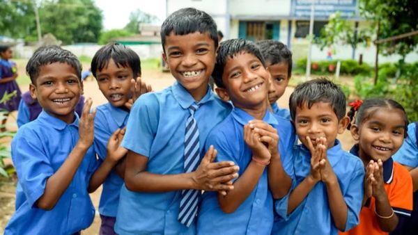 Schools closed news: విద్యార్థులకు భారీ శుభవార్త.. ఏకంగా వారం రోజులు పాఠశాలలకు సెలవులు