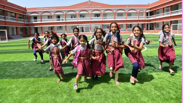 Holidays: స్కూళ్లకు వరుసగా 3 రోజులు సెలవులు!
