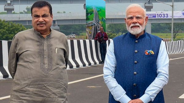బండ్లు అవుట్: రాజుకున్న నిప్పు- కేంద్రానికి సెగ: ఈ నంబర్ కు వాట్సప్ చేస్తే 
