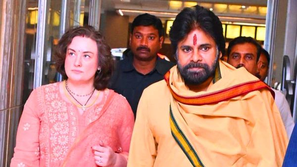 ముంబైకి పవన్ కల్యాణ్, సర్జరీ - పార్టీ నేతలకు దిశా నిర్దేశం..!!