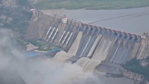 పాకిస్తాన్ కు కేంద్రం ఆపన్న హస్తం- అవసరాలు తీర్చుతున్న వైనం