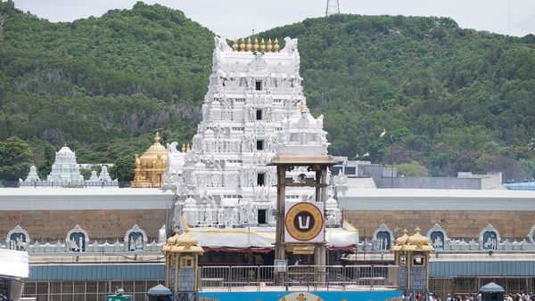 మా వద్ద ప్లాట్లు కొంటే.. జీవితాంతం శ్రీవారి వీఐపీ బ్రేక్ దర్శనం: టీటీడీ రియాక్షన్.. స్ట్రాంగ్