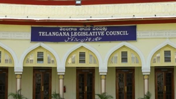 తెలంగాణ శాసనమండలిలో అనూహ్య పరిణామం: ఎకాఎకిన ఎమ్మెల్సీపై వేటు వేసిన పార్టీ