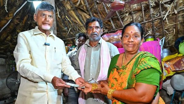 కొత్త పెన్షన్ల పై  ప్రభుత్వం శుభవార్త - దరఖాస్తులు.. పంపిణీ ముహూర్తం..!!