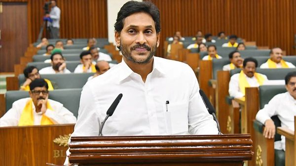 అసెంబ్లీకి జగన్, నిర్ణయం వెనుక- కీలక మంత్రాంగం..!!
