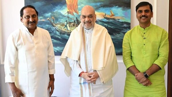 తమిళనాడు గవర్నర్ గా ఏపీ బీజేపీ ముఖ్య నేత, ఏరి కోరి..!?