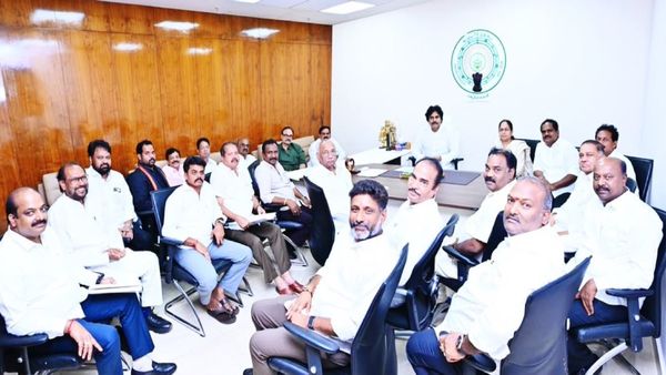  స్థానిక ఎన్నికల పై పవన్ కీలక ప్రకటన- జనసైనికుల 