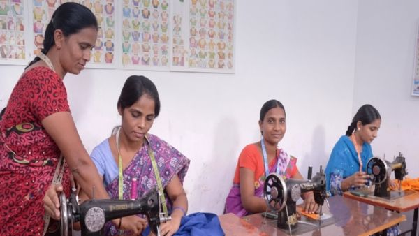 ఇంట్లో నుండే మహిళలకు ఆదాయం వచ్చేలా కొత్త పథకం.. వందశాతం సబ్సిడీ!