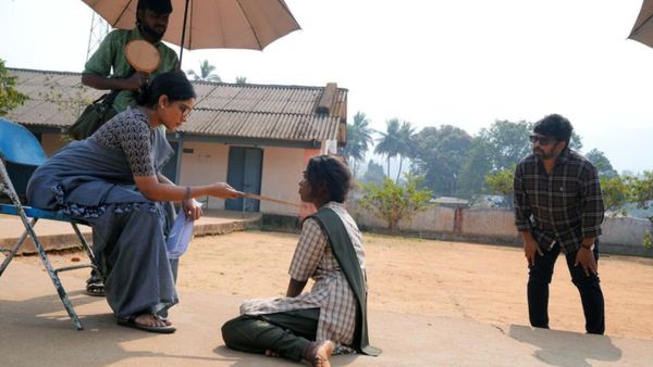 రవితేజ 'ఇరుముడి'కి బిగ్ షాక్: ఆ సీన్లు తొలగించాలంటూ డిమాండ్!