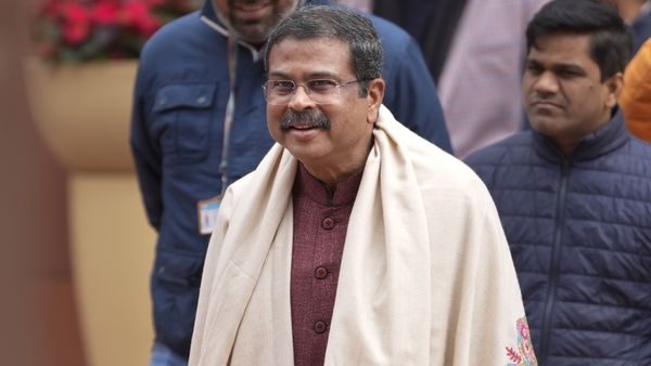 పిక్చర్ అబీ బాకీ హై: మోదీ కేబినెట్‌లో మళ్లీ ధర్మేంద్ర ప్రధాన్?