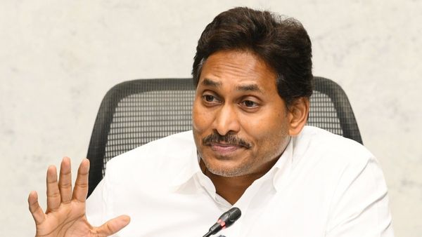 నేడు జగన్ కీలక భేటీ: తాడేపల్లి కేంద్రంగా.. పొలిటికల్ స్ట్రాటజీ