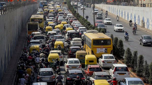 Bengaluru: 5 కిలోమీటర్లకు రెండున్నర గంటలు! నరకం చూసిన చిన్నపిల్లలు