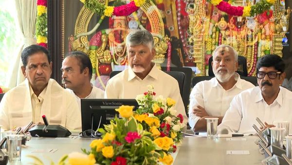  శ్రీవారి భక్తులకు స్కైవాక్ బ్రిడ్జి, కొత్త యాప్ : శ్రీవారి సేవకులు ఇక - చంద్రబాబు..!!