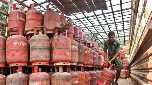 LPG Shortage India: దేశంలో గ్యాస్ సిలిండర్ల కొరత..?? కేంద్రం సంచలన ప్రకటన