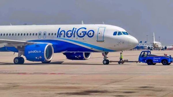 IndiGo Flight: విమానంలో బాంబు ఉందని బెదిరింపు నోట్.. అత్యవసర ల్యాండింగ్ చేసిన పైలట్.. 