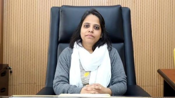 IAS Transfer: 50 రోజుల్లోనే పక్కన పెట్టేశారు! వాట్సాప్ గ్రూప్‌లోనే రచ్చ