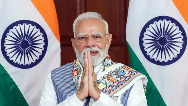 ప్రధాని మోదీ బర్త్ డే సందర్భంగా రక్తదానం చేసిన సీఎం