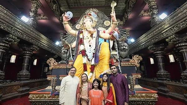 చింత్‌పోక్లి చా చింతామణిని దర్శించిన అదానీ కుటుంబం..ప్రణవ్,కరణ్ అదానీ ప్రత్యేక పూజలు