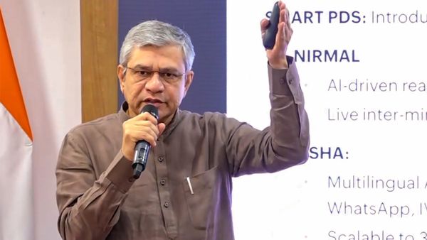 రైల్వే శాఖ గుడ్ న్యూస్, హైదరాబాద్ లో మూడు మెగా రైల్వే టెర్మినళ్లు - ఈ ప్రాంతాల్లో ఖరారు..!!