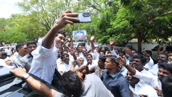 స్థానికంపై జగన్ ఫుల్ ఫోకస్: పులివెందుల ప్రజాదర్బార్ లో..