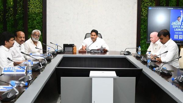 వైసీపీలో జగన్ కీలక నియామకాలు - ముఖ్య నేతల బాధ్యతల్లో మార్పులు..!!