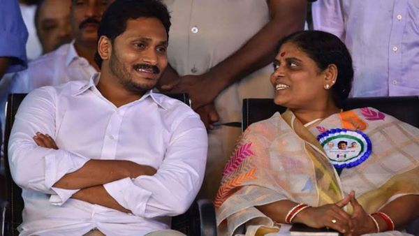కొత్త పాత్రలో విజయమ్మ, వైసీపీ ముఖ్యులతో మంత్రాగం - కీలక మలుపు..!?