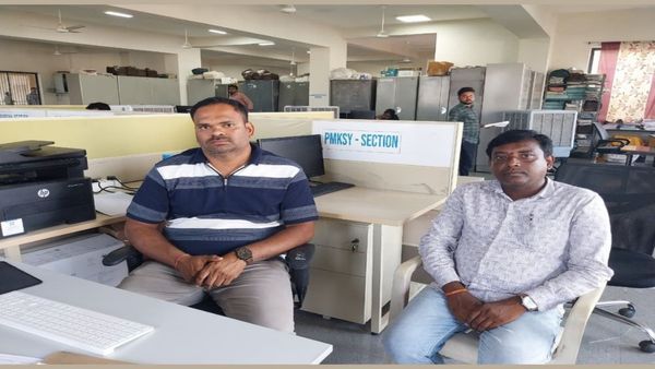 డీఆర్డీఏ కార్యాలయంలో ఏసీబీ మెరుపు దాడులు.. రూ.39 లక్షలకు పైగా లంచం వసూలు చేస్తూ..
