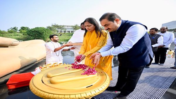 నవరాత్రి వేళ గౌతమ్ అదానీ ఆధ్యాత్మిక యాత్ర.. ధరంపూర్ ఆశ్రమంలో ప్రత్యేక పూజలు