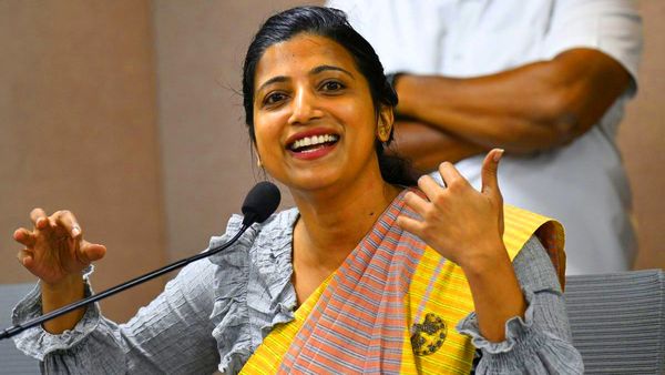  స్థానిక సంస్థల ఎన్నికల వేళ ఐఏఎస్ ల బదిలీలు- అమ్రాపాలి కి కీలక బాధ్యతలు..!!