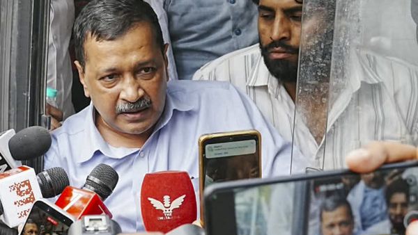తిరంగాతో ఇబ్బంది ఉంటే పాకిస్తాన్ వెళ్లిపోండి : కేజ్రీవాల్ ఫైర్!