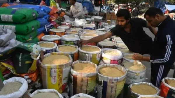 దసరా పండుగ వేళ నిత్యావసరాల ధరల మోత!