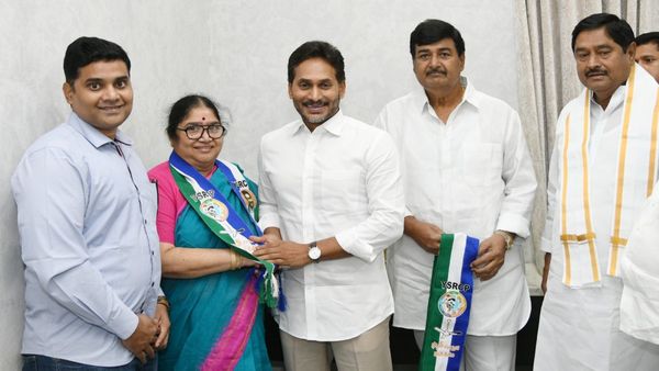 వైసీపీలో చేరిన గుండ లక్ష్మీదేవి - పదవి ఖరారు చేసిన జగన్..!!