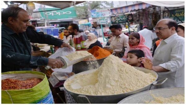 పాకిస్థాన్ లో కిలో గోధుమ పిండి ధర ఎంతో తెలిస్తే షాక్ అవుతారు..!