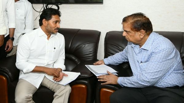 మళ్లీ నామినేషన్ల నిర్ణయంతో వైసీపీకి అదొక్కటే రిలీఫ్ - జగన్ బిగ్ డెసిషన్..!!