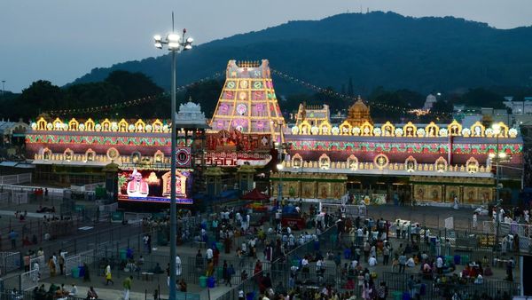 భక్తజన సంద్రం.. గోవింద నామస్మరణం: తిరుమలలో అంబరాన్నంటిన వైభవం