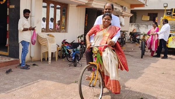 విజయదశమికి సైకిల్‌కు ప్రత్యేక పూజలు చేసిన విజయనగరం ఎంపీ!