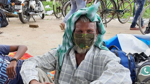 కరోనావైరస్ - బిహార్ కార్మికులు: 'అయిదు రూపాయల వడ్డీకి అప్పు చేసి విమానంలో వెళ్తున్నా'