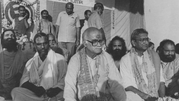 బాబ్రీ మసీదు విధ్వంసం: సుప్రీంకోర్టులో ‘చట్ట విరుద్దం’ అయిన కేసు సీబీఐ కోర్టులో రివర్స్ ఎలా అయ్యింది?