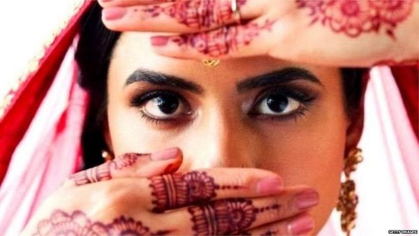 లవ్ జిహాద్: హిందు-ముస్లింల మధ్య పెళ్లిళ్లు అడ్డుకొనేందుకు చట్టాలు ఎందుకు తీసుకొస్తున్నారు?