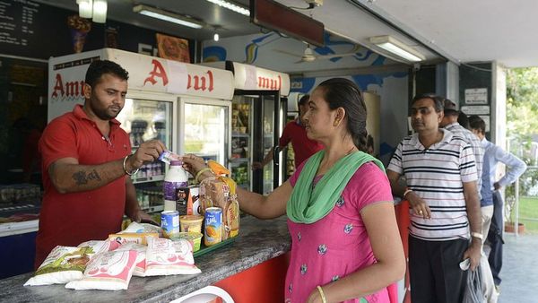 అమూల్ పాల కేంద్రాలు: ఆంధ్రప్రదేశ్ ప్రభుత్వం ఒక ప్రైవేటు సంస్థకు ఎందుకు ప్రాధాన్యం ఇస్తోంది?