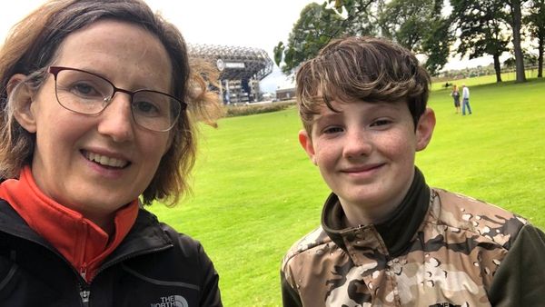 ఈమె నలుగురు పిల్లల తల్లి.. ప్రతిరోజూ అర్థరాత్రి వీధుల్లో సైకిల్ తొక్కుతున్నారు.. ఎందుకు?