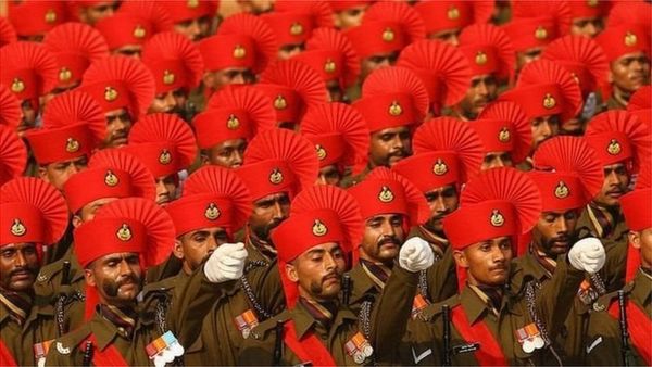 రిపబ్లిక్ డే తొలి పరేడ్ ఎప్పుడు జరిగింది, ఎన్ని మైళ్లు సాగింది... జాతీయ జెండాలో మూడో రంగు ఎప్పుడు చేరింది?