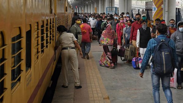 దిల్లీ రైల్వే స్టేషన్‌పై జీఎంఆర్, అదానీ సంస్థల ఆసక్తి... అక్కడ ఏం జరగబోతోంది