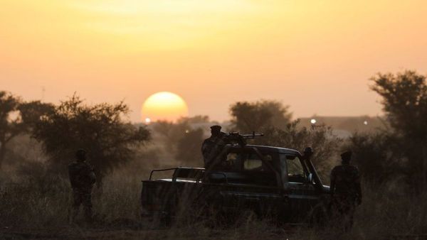 పిల్లల డ్రెస్సులతో పెద్దల సెల్ఫీలు- చైనాలో కొత్త సోషల్‌ ట్రెండ్‌ -News reel